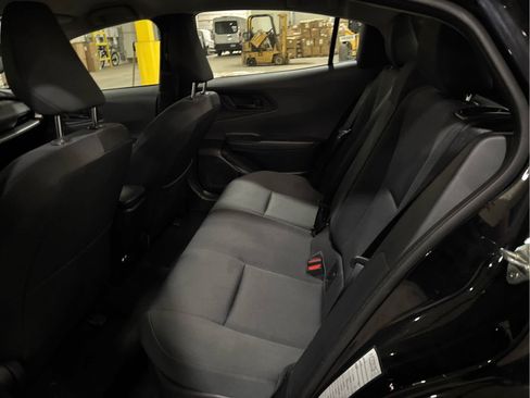 Used 2025 Toyota Prius LE FWD image 7