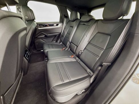 Certified 2025 Porsche Cayenne E-Hybrid AWD/4WD image 24
