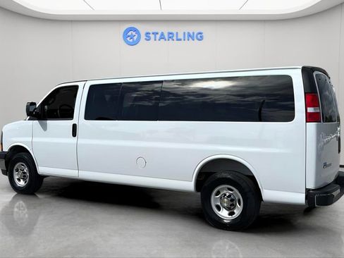 Used 2025 Chevrolet Express 3500 LT w/ LT Preferred Equipment Group RWD image 4