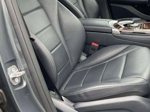 Used 2019 Mercedes-Benz GLC 300 4MATIC image 4