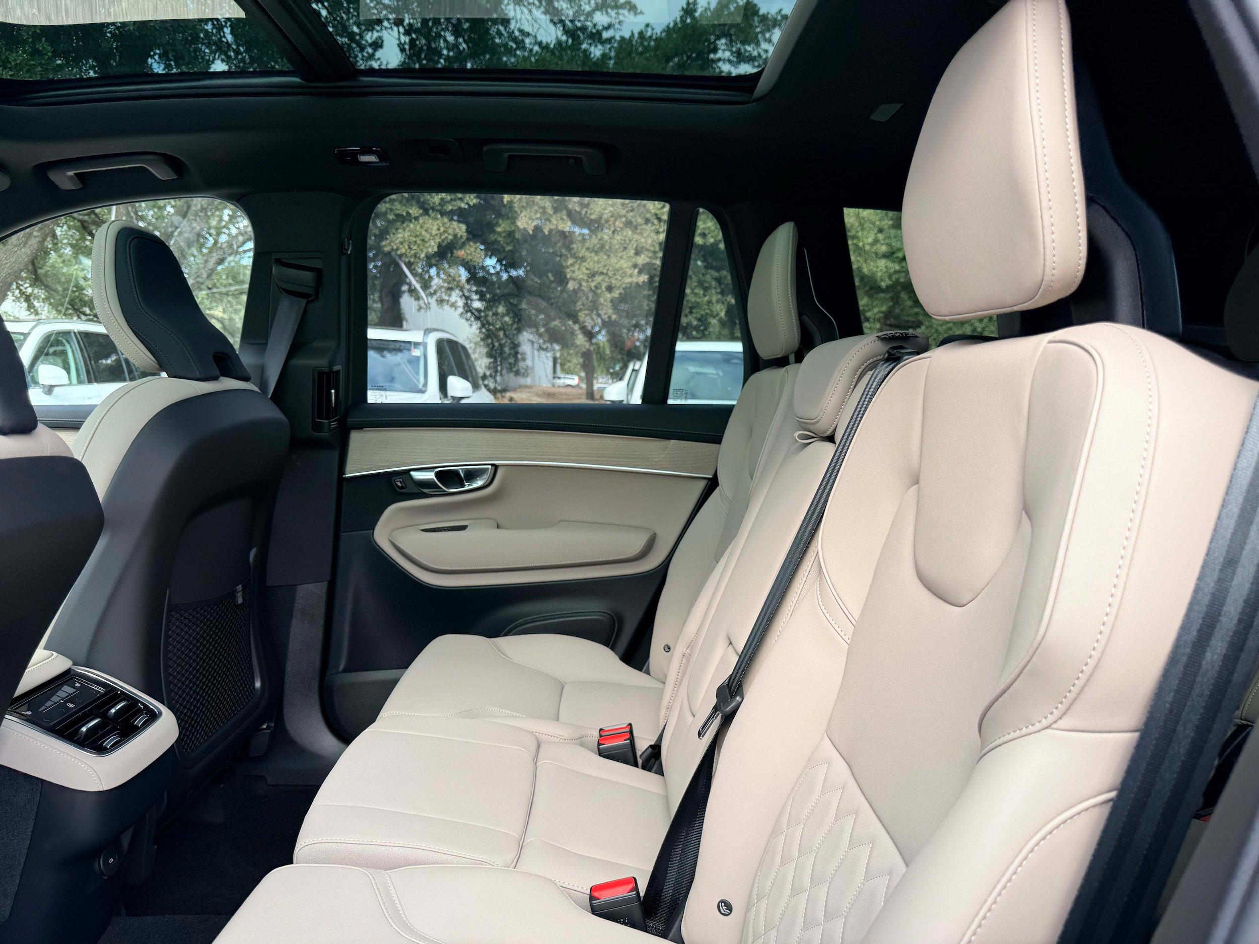 Used 2026 Volvo XC90 B6 Plus w/ Protection Package Premier AWD/4WD image 16
