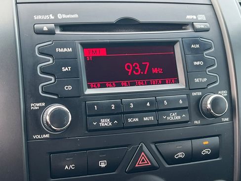 Used 2011 Kia Sorento LX image 15