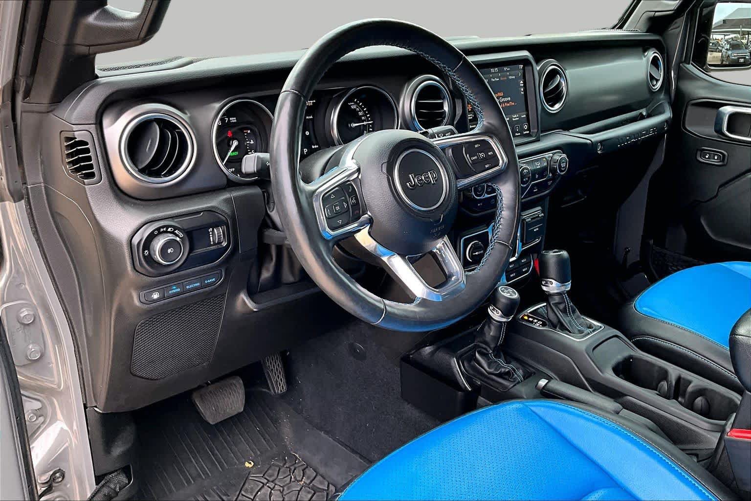Used 2023 Jeep Wrangler Unlimited Rubicon 4xe w/ Cold Weather Group AWD/4WD image 15