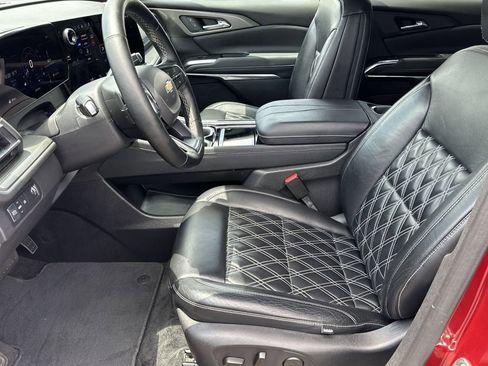 Used 2024 Chevrolet Traverse LT FWD image 14