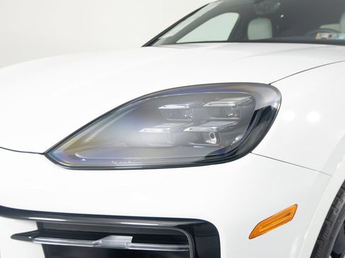 Certified 2026 Porsche Cayenne E-Hybrid Coupe AWD/4WD image 40