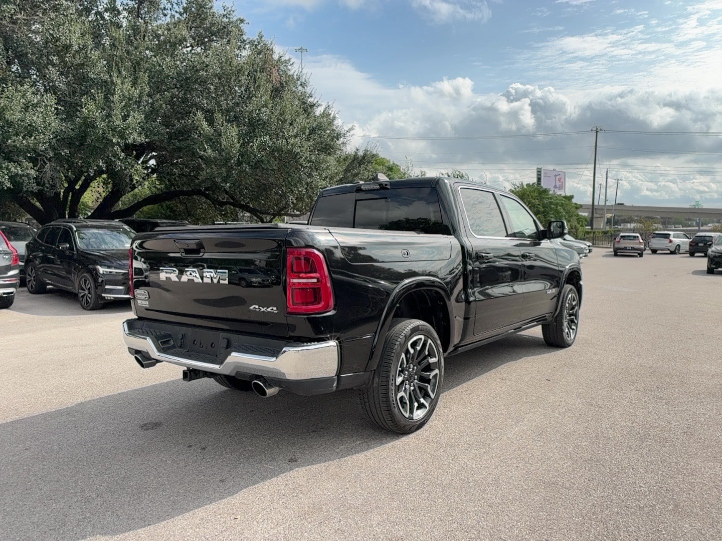 Used 2025 RAM 1500 Limited AWD/4WD image 6