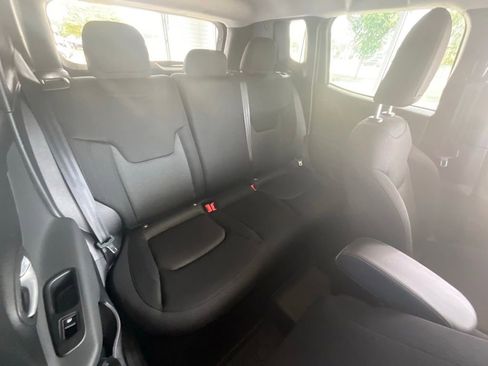 Used 2023 Jeep Renegade Latitude image 20