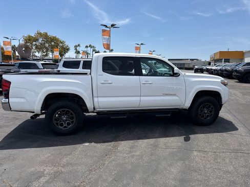 Used 2018 Toyota Tacoma SR5 AWD/4WD image 12