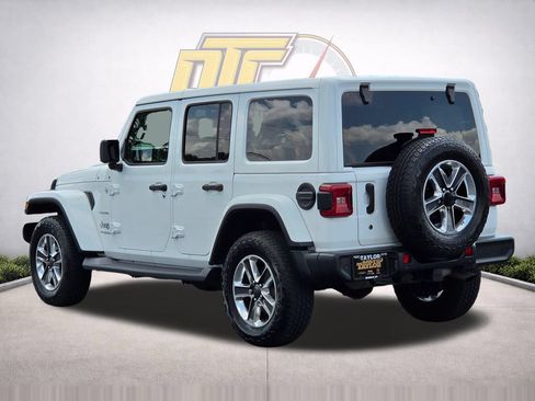Used 2018 Jeep Wrangler Unlimited Sahara AWD/4WD image 7