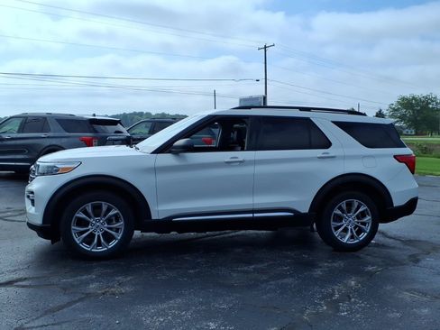 Used 2023 Ford Explorer XLT w/ Equipment Group 202A AWD/4WD image 5