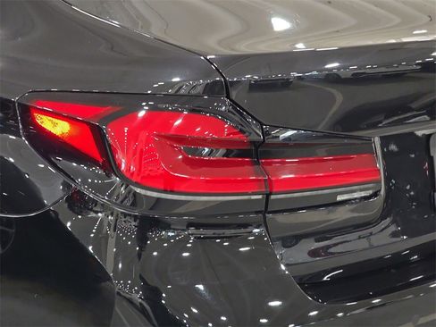 Used 2023 BMW 530e w/ Premium Package image 29