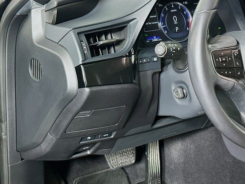 Used 2024 Lexus ES 350 w/ Premium Package image 17