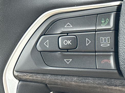 Used 2025 Jeep Grand Cherokee Limited AWD/4WD image 18