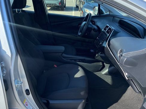 Used 2022 Toyota Prius LE FWD image 6