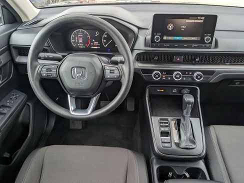 Used 2025 Honda CR-V LX image 31
