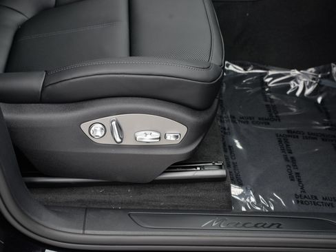 Certified 2026 Porsche Macan AWD/4WD image 16