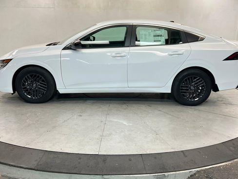New 2026 Nissan Sentra SV FWD image 2