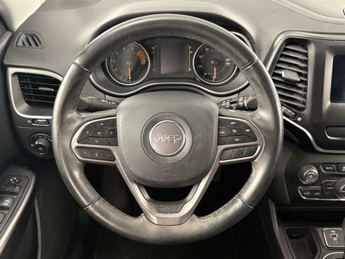 Used 2019 Jeep Cherokee Latitude Plus w/ Comfort/Convenience Group image 17