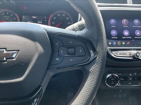 Used 2022 Chevrolet TrailBlazer RS w/ Technology Package FWD image 12