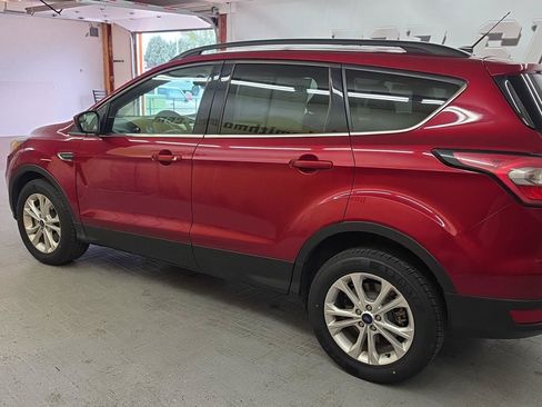 Used 2018 Ford Escape SE AWD/4WD image 2