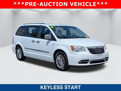 Used 2014 Chrysler Town & Country Touring-L FWD image 3