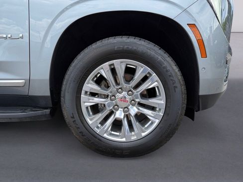 Used 2025 GMC Yukon XL Denali AWD/4WD image 9
