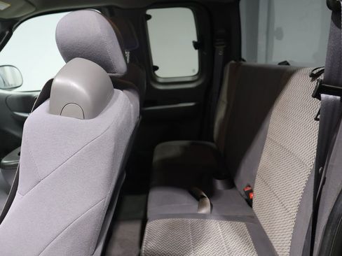 Used 2004 Ford F150 XLT image 12