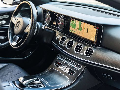 Used 2018 Mercedes-Benz E 300 4MATIC image 31