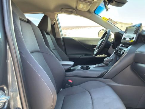 Used 2021 Toyota Venza LE w/ Carpet Mat Package (TMS) AWD/4WD image 20