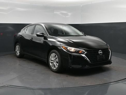 Used 2025 Nissan Sentra S FWD image 9