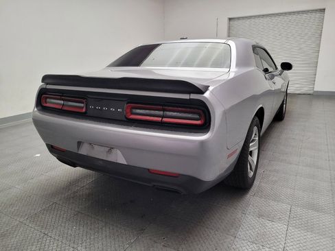 Used 2015 Dodge Challenger SXT RWD image 7