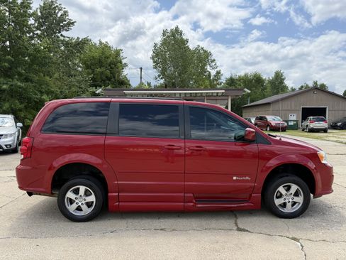 Used 2012 Dodge Grand Caravan SXT FWD image 7