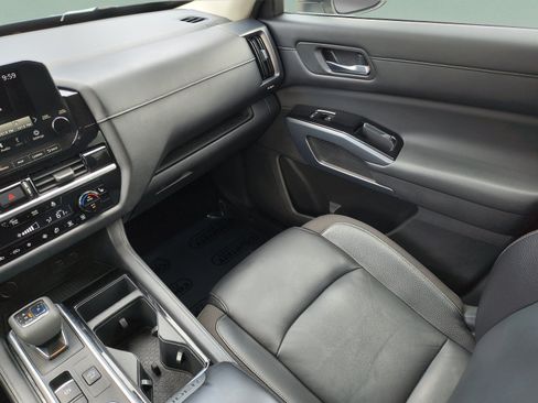 Certified 2022 Nissan Pathfinder SL w/ Cargo Package AWD/4WD image 16