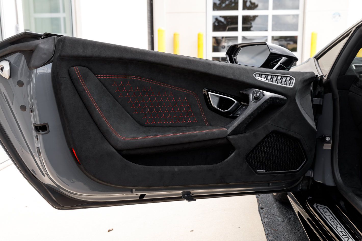 Used 2018 Lamborghini Huracan Performante AWD/4WD image 26