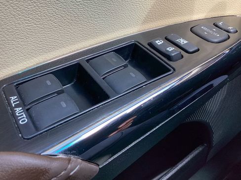 Used 2018 Toyota Avalon XLE Premium w/ All Weather Liner Package FWD image 29