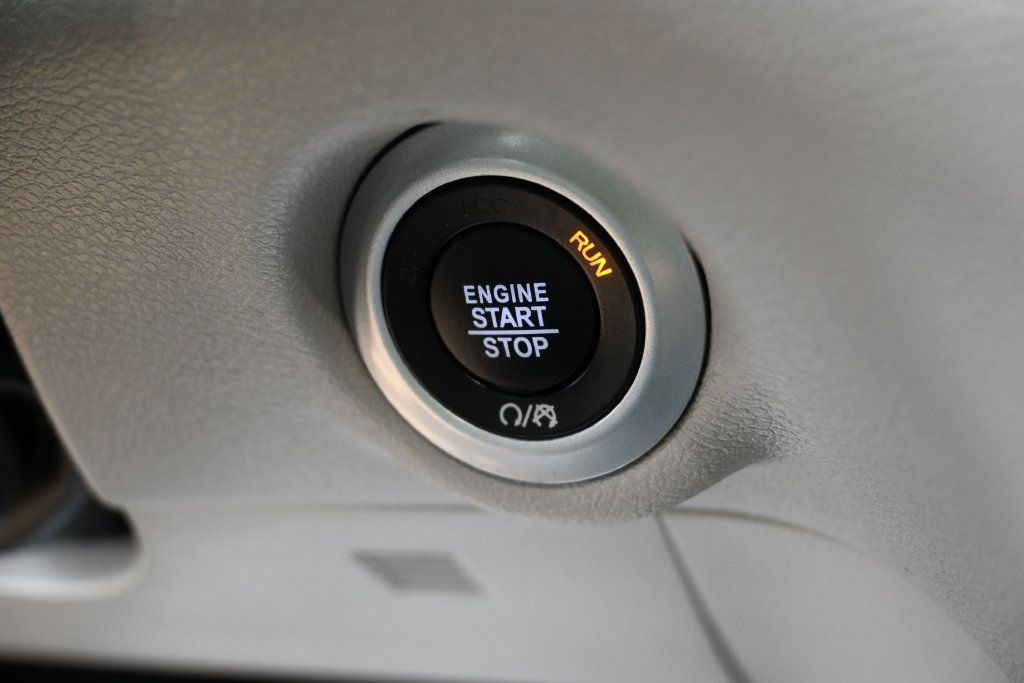 Used 2024 Chrysler Pacifica Touring-L FWD image 16