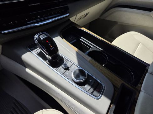Used 2022 Cadillac Escalade Premium Luxury Platinum RWD image 23