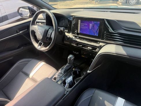 Used 2025 Toyota Camry SE FWD image 11