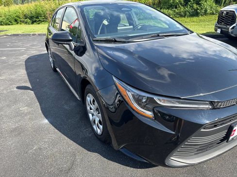 Used 2025 Toyota Corolla LE FWD image 29