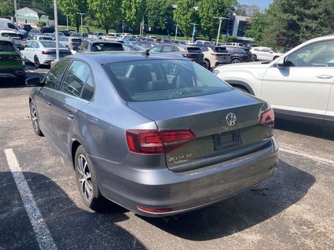Used 2018 Volkswagen Jetta SE FWD image 5