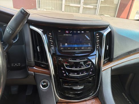 Used 2016 Cadillac Escalade Premium AWD/4WD image 9