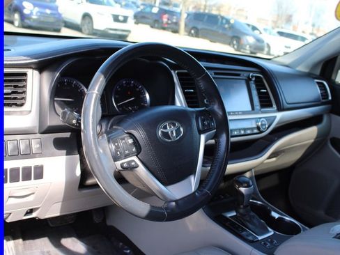 Used 2016 Toyota Highlander XLE AWD/4WD image 18