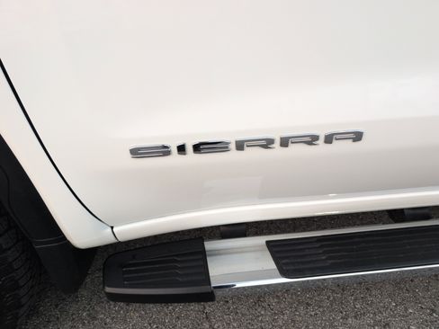 Used 2022 GMC Sierra 1500 SLT w/ SLT Premium Plus Package image 4