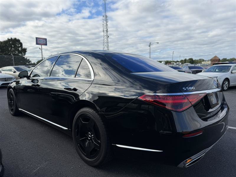 Used 2022 Mercedes-Benz S 580 4MATIC Sedan w/ Rear Seat Package image 4