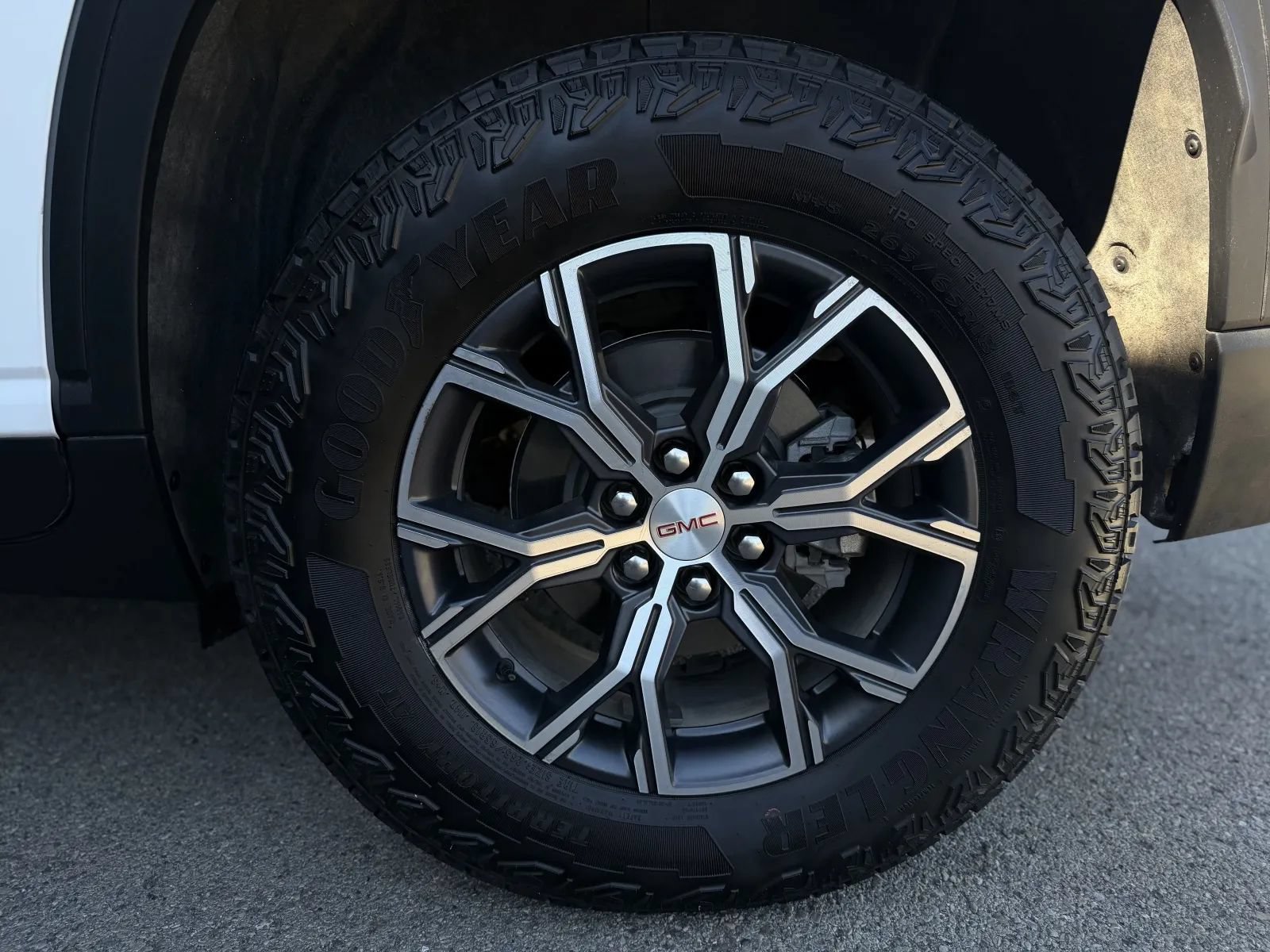Used 2026 GMC Acadia AT4 w/ LPO, Floor Liner Package AWD/4WD image 46