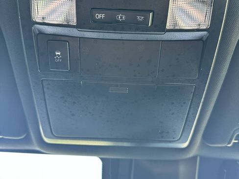 Used 2018 Toyota Tacoma TRD Sport AWD/4WD image 35