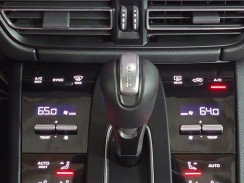 Used 2025 Porsche Macan image 19