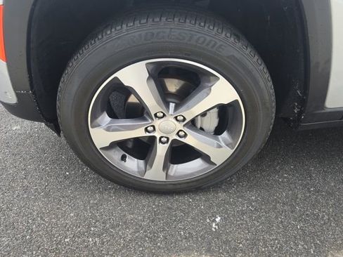 Certified 2024 Jeep Grand Cherokee Limited w/ Luxury Tech Group II image 8