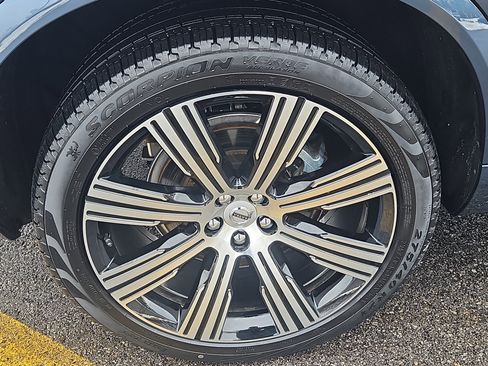 Used 2025 Volvo XC90 B6 Plus w/ Protection Package Premier image 30