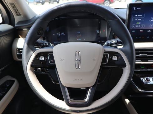 Used 2025 Lincoln Corsair Reserve FWD image 14